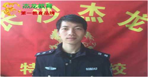 长沙县杰龙青少年特训学校武术教练:邹偲威