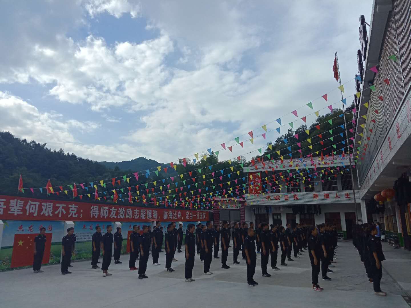 杰龙特训学校军事训练